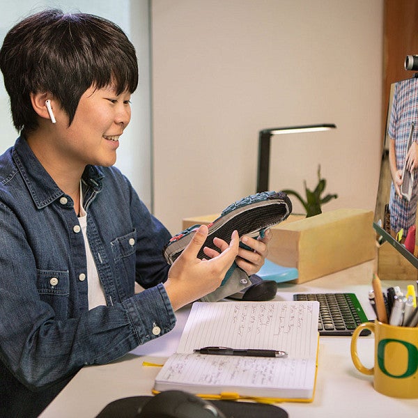 An SPM online student works during a virtual class session.